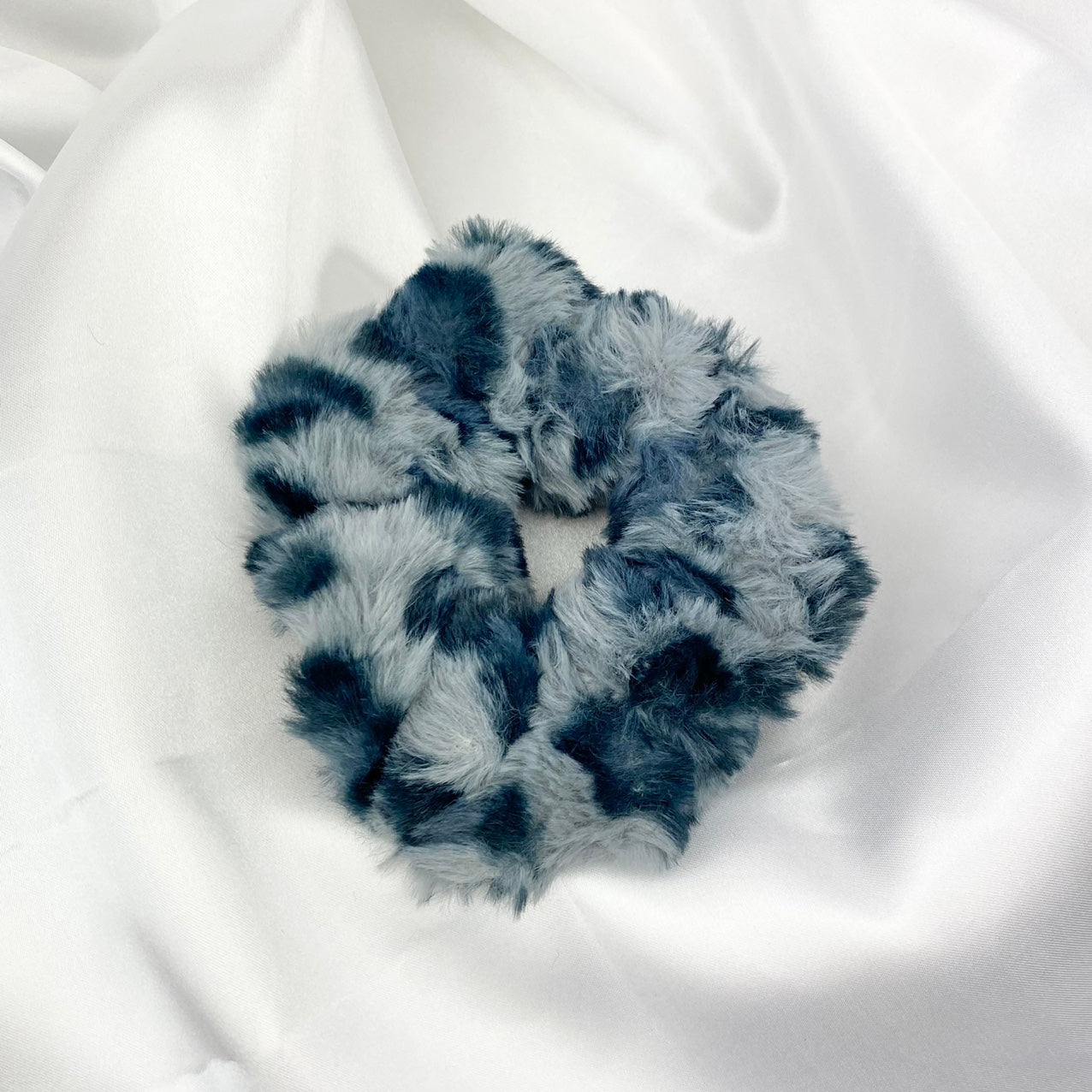 Grey Leopard Fur Scrunchie image 0