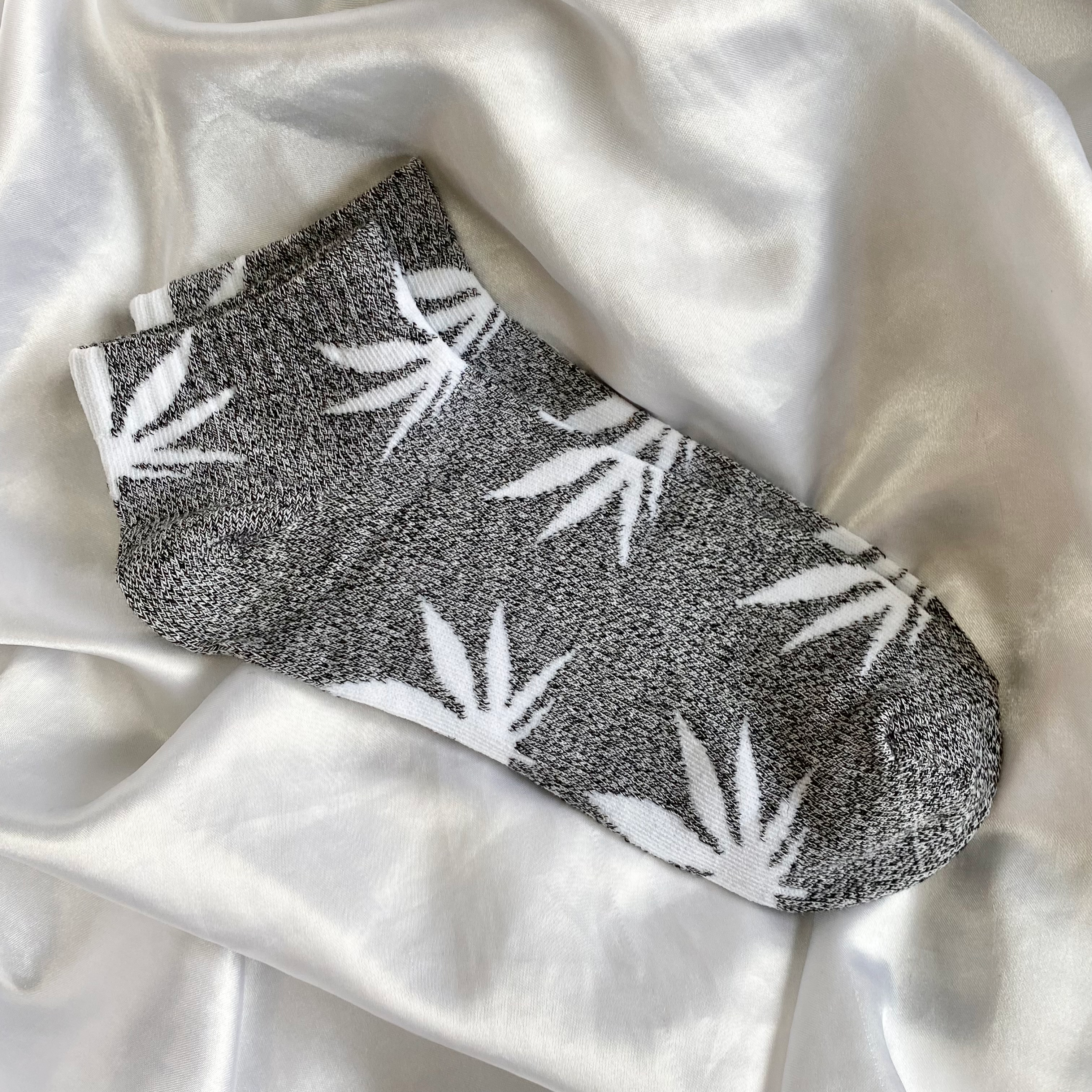 Grey & White Weed Leaf Socks image 0