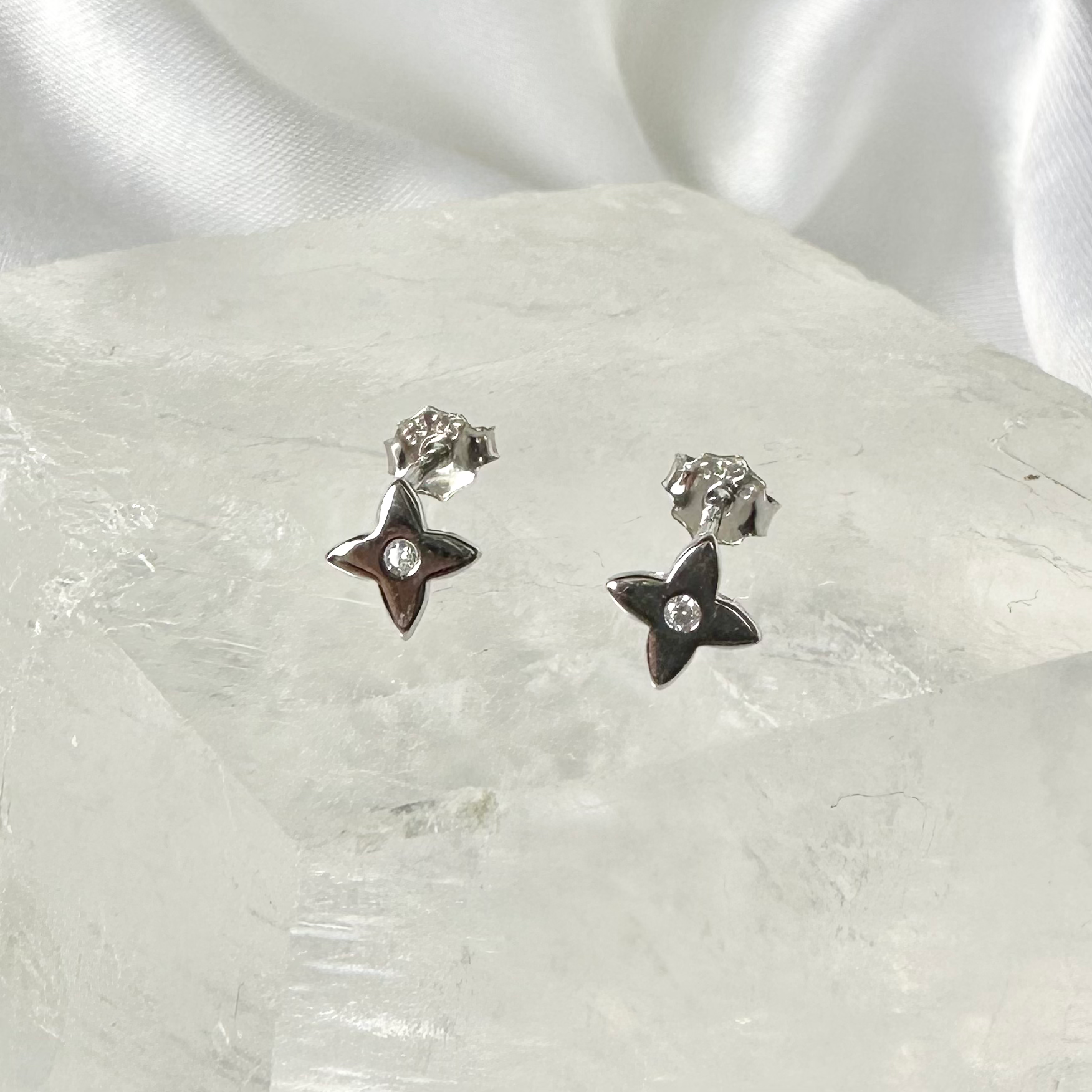 Silver CZ Centre Flower Stud Earrings image 0