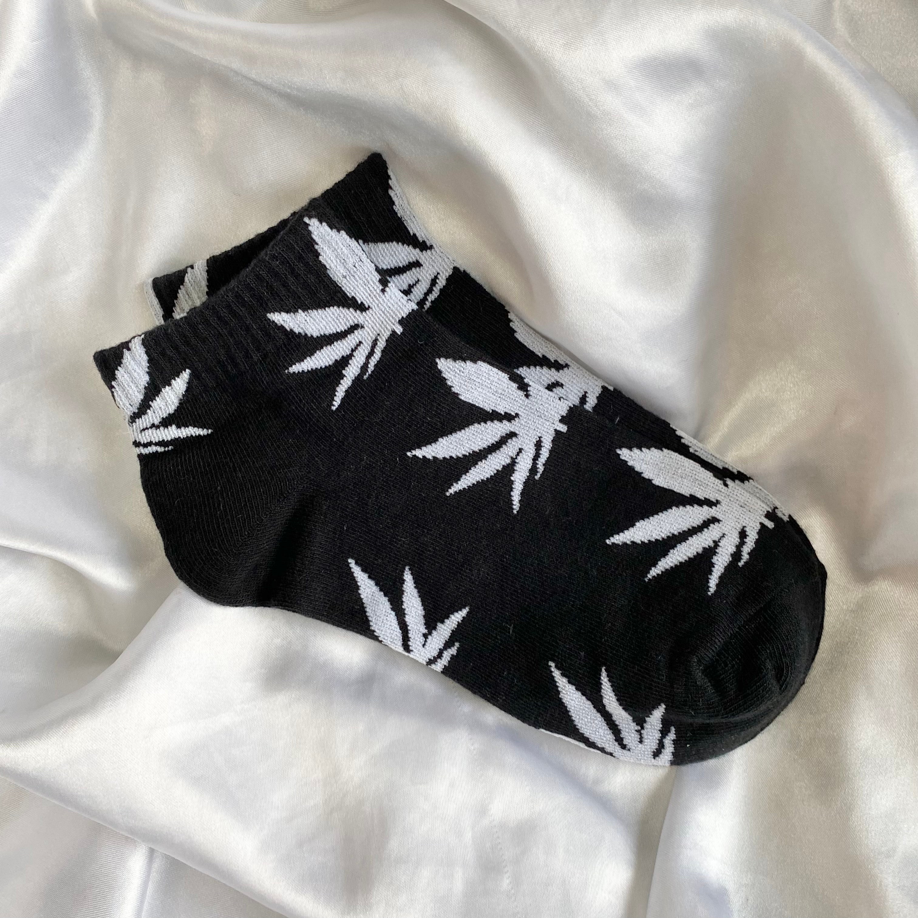 Black & Grey Weed Leaf Socks image 0