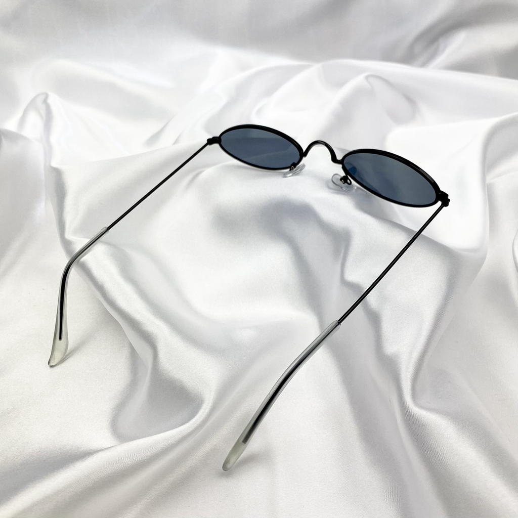 Black Retro Oval Sunglasses image 2