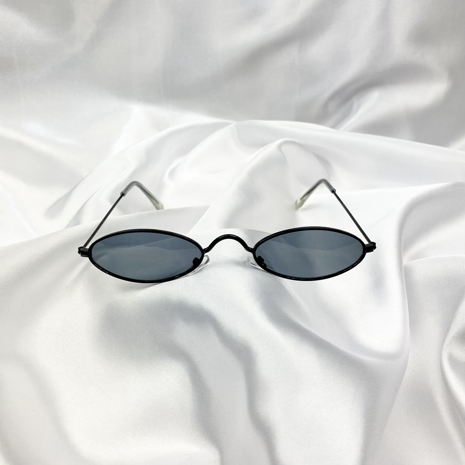 Black Retro Oval Sunglasses image 1